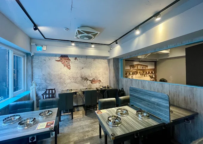砸鍋賣鐵火鍋(砸鍋賣鐵⼩吃店 )